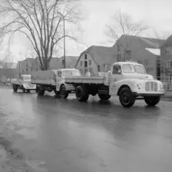 Jenssen & Co, bilder av firmaets lastebiler