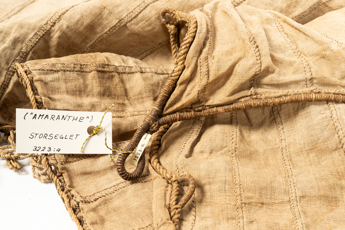 Äldre segel, tillhörande modellen Amaranth (No 4).