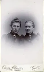 Porträtt av två kvinnor.