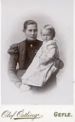 Porträtt av mor och barn.