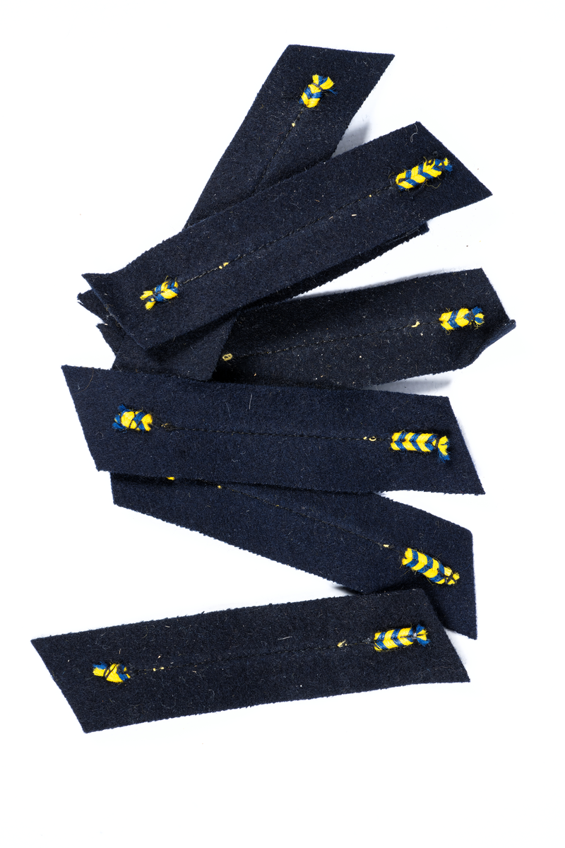 Textila yrkesbeteckningar av olika slag samt metallknappar.