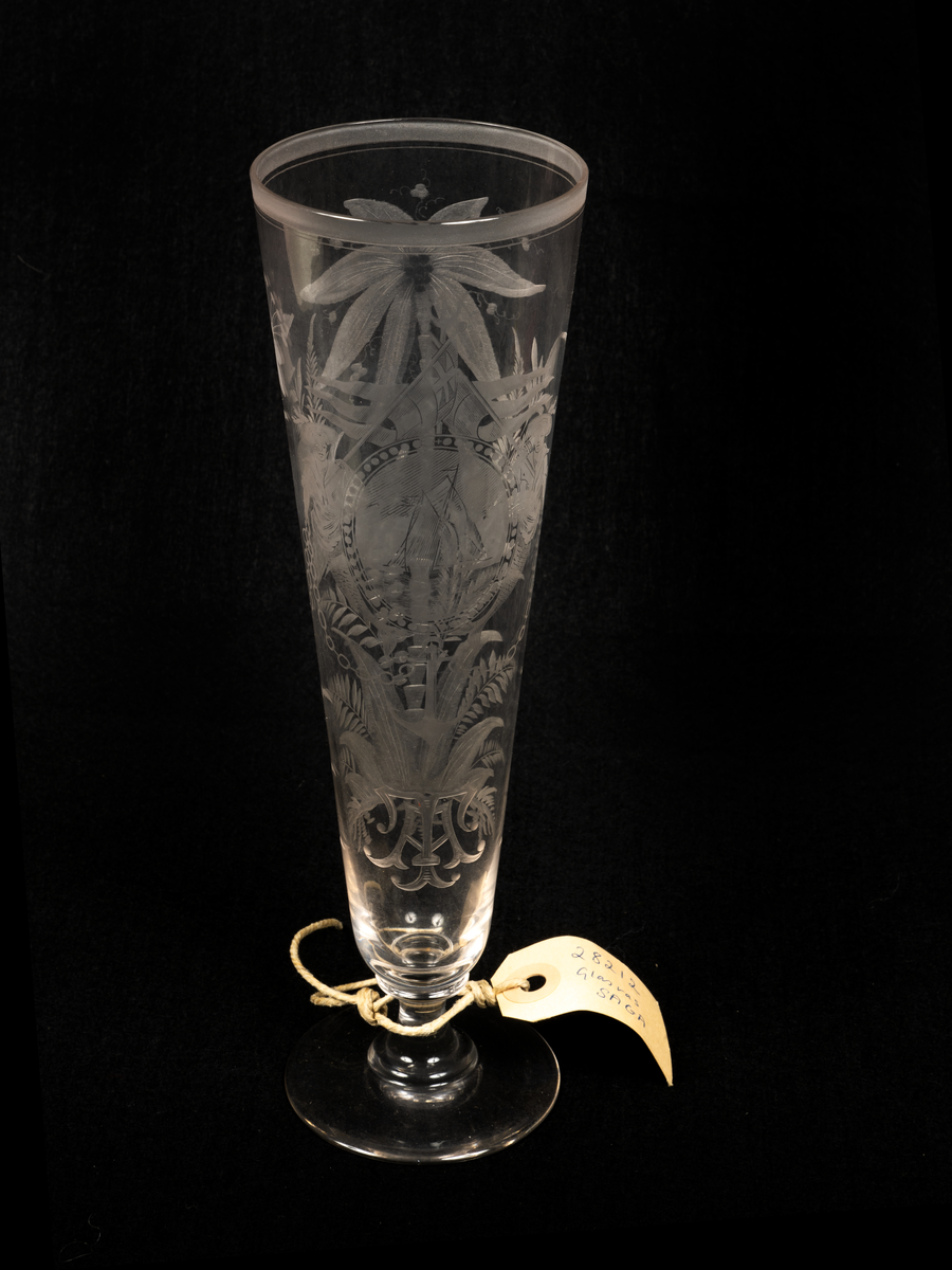 Föremålets form: Hög, rund ,smal