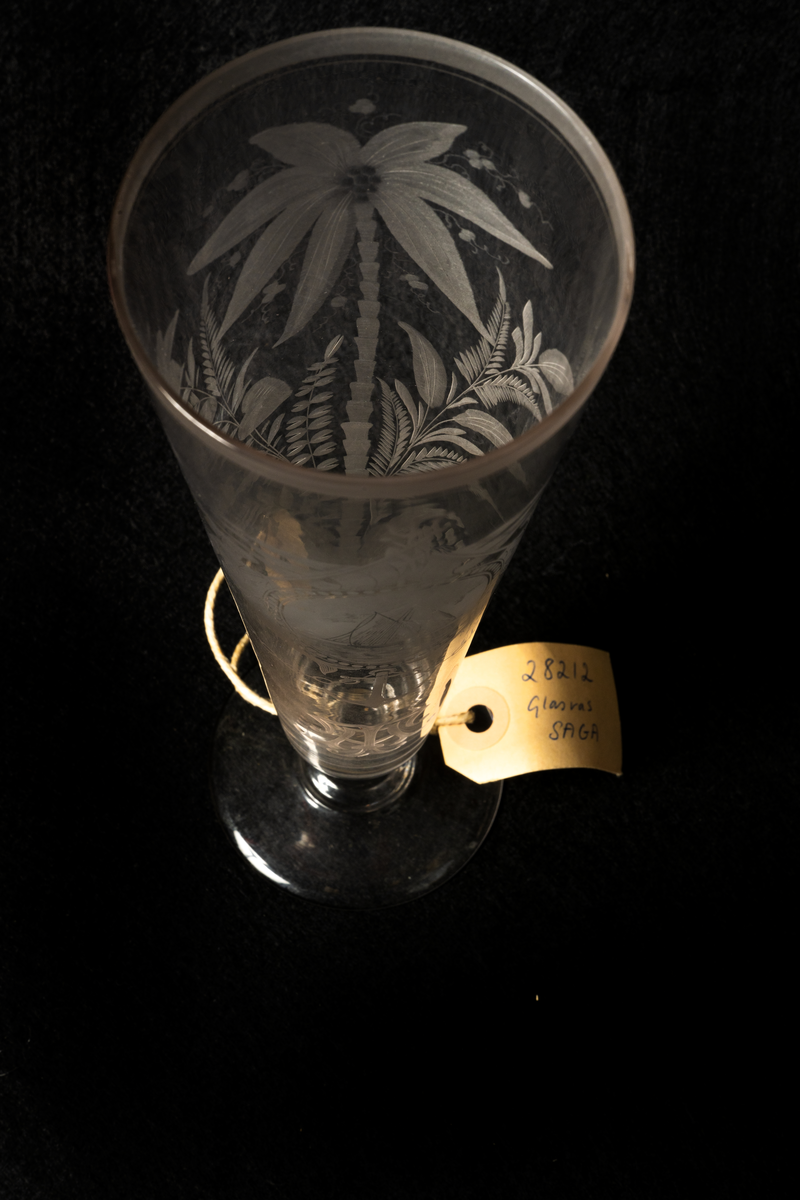 Föremålets form: Hög, rund ,smal