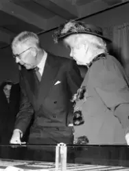 År 1957 ställde Nordiska museet ut ett urval av Hedvig Ulfsp