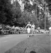 Idrottstävlingar på Värendsvallen, 1944.
Löpning för herrar. Gunder Hägg i täten.