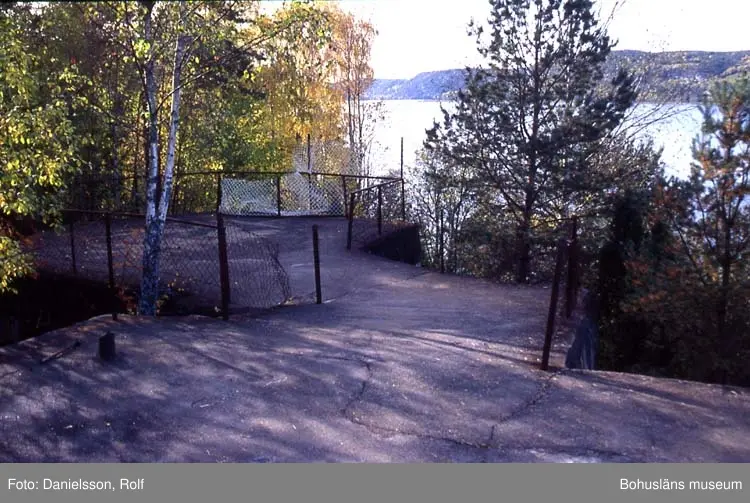 Medföljande text: "Bunker?".