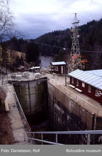 Medföljande text: "Slussar".