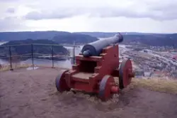 Medföljande text: "Mörsare, 01-maj, fästningen".