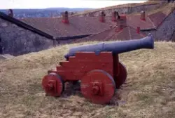 Medföljande text: "Mörsare, 01-maj, fästningen".