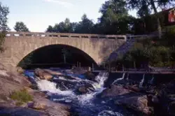 Medföljande text: "Bron av granit, 01-sep".