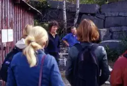 Medföljande text: "Gunn Kullberg berättar om stenindustrin, 