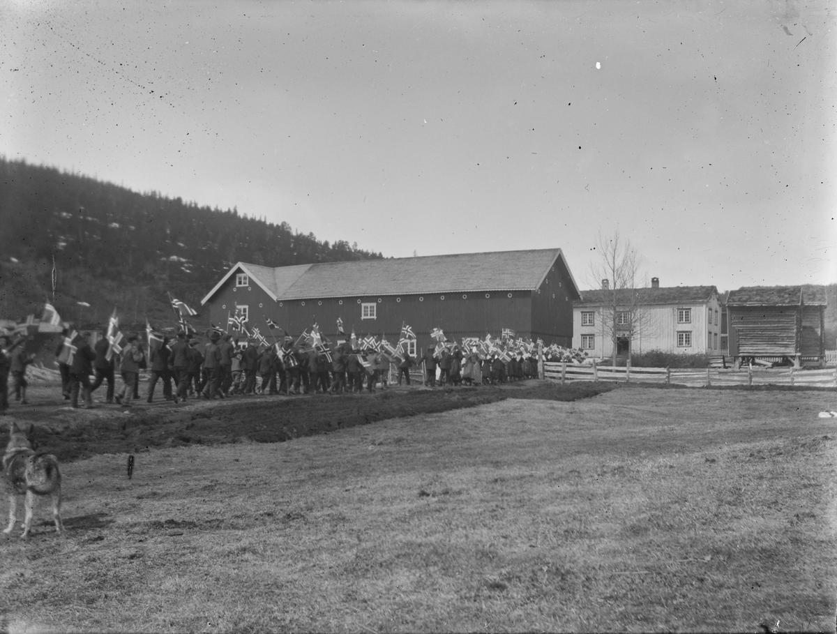 17. mai-tog med mange barn