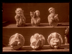 Gipsmodeller til skipet i Nidarosdomen. Tre groteskmodeller 