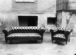 Ruuds Snedker Bøffelskindssofa og Lænestol