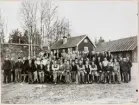 Gruppfoto av personalen vid Strömbergshyttan, 1940-tal.
Översta raden, stående: Hilding Rundkvist, Bo Strand, Lennart Lundgren, Fritz Pettersson, Erik Pettersson, Gösta Gullberg, Erik Berg, Sten Klinthäll, Henry Magnusson, Arne Ahl, Bror Gustafsson, Georg Arnesson, Nils Sjödén, Gunnar Möllmark, Arne Abrahamsson, Kjell Pettersson, Kjell Andersson.
Första raden: Jim Täck, Emanuel Söderberg, Ragnar Bergkvist, Arnold Abrahamsson, Henry Vidlund, Martin Josefsson, Göran Klinthäll, Rune Strand, August Abrahamsson, Harry Vidlund, John Karlsson, Hilding Strand, August Abrahamsson, Erik Vidlund.
Andra raden, stående: Karl Berg, Erik Strömberg, Sven Holgersson, Edvin Edström, Ove Andersson, Axel Möllmark, Ragnvald Karlsson, Fredrik Lüppert, Erik Möllmark, Sven Krantz, Harry Pettersson, Georg Hansson, Lennart Magnusson, Hubert Nilsson, Rune Johansson, okänd, Einar Abrahamsson, Ingvar Pettersson, Filip Magnusson, Birger Gullberg, Sven Erik Bergkvist, Kjell Smedberg, Elin Berg, Knut Bergqvist, Edvard Strömberg (disponent), Enar Johansson.