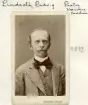 Lektor Ludvig Lindroth i ungefärlig tid för sitt giftemål med Louise af Burén 1872. Lindroth var då sedan en tid knuten till Beskowska skolan i Stockholm och där verksam som huvudlärare i latin och grekiska. En längre period var han även skolans föreståndare och utgav en rad böcker i sina ämnen. En tid efter makans död 1904 slog han sig ned på gården Kvissberg nära Vadstena och innehade där ett flertal förtroendeuppdrag i församling och kommun.