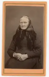 Portrett av eldre kvinne