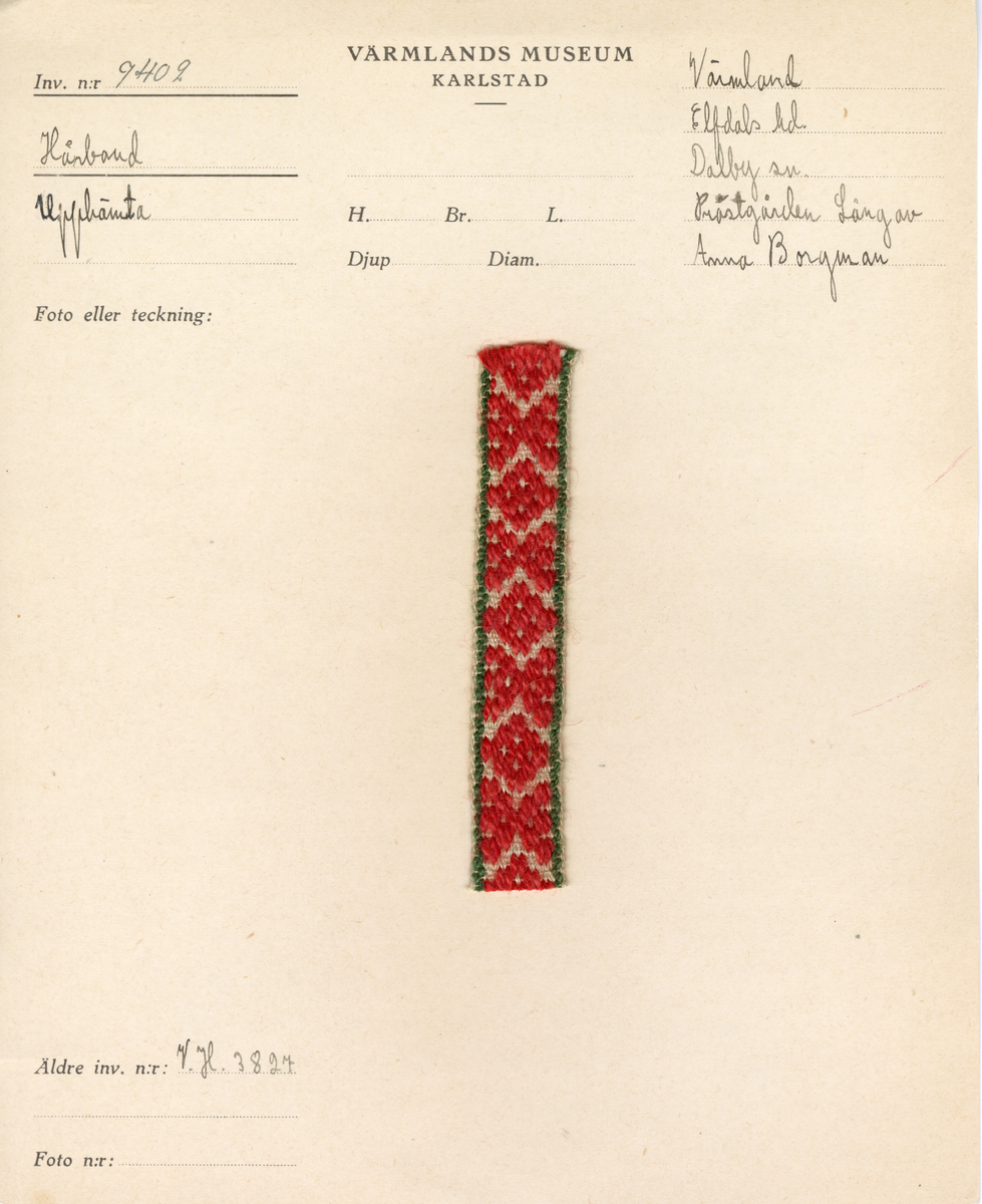 Provbit uppklistrad på kartongark.