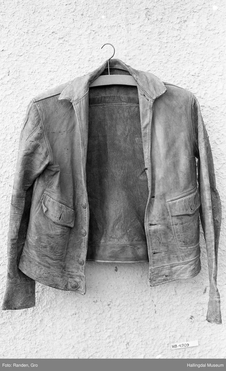 Trøye, karetrøye, skinntrøye med 2 store lommer med klaff.