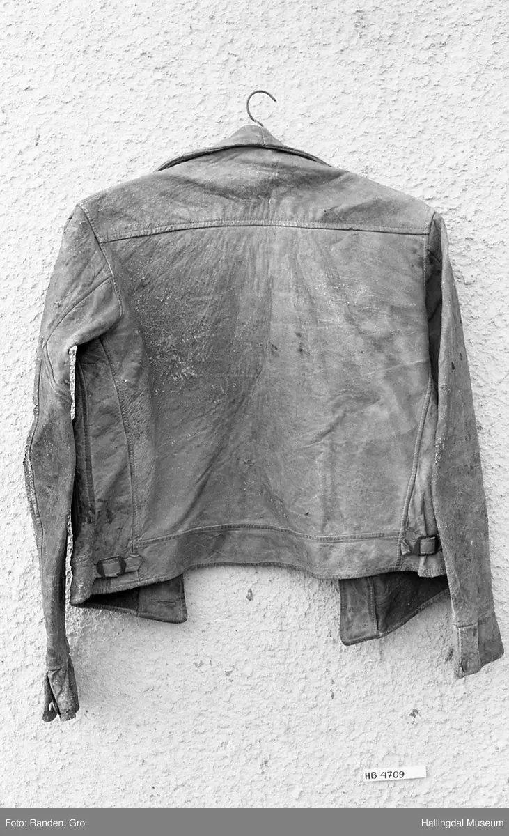 Trøye, karetrøye, skinntrøye med 2 store lommer med klaff.