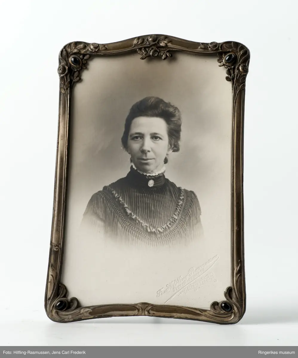 Portrett av kvinne (Marie Moe).