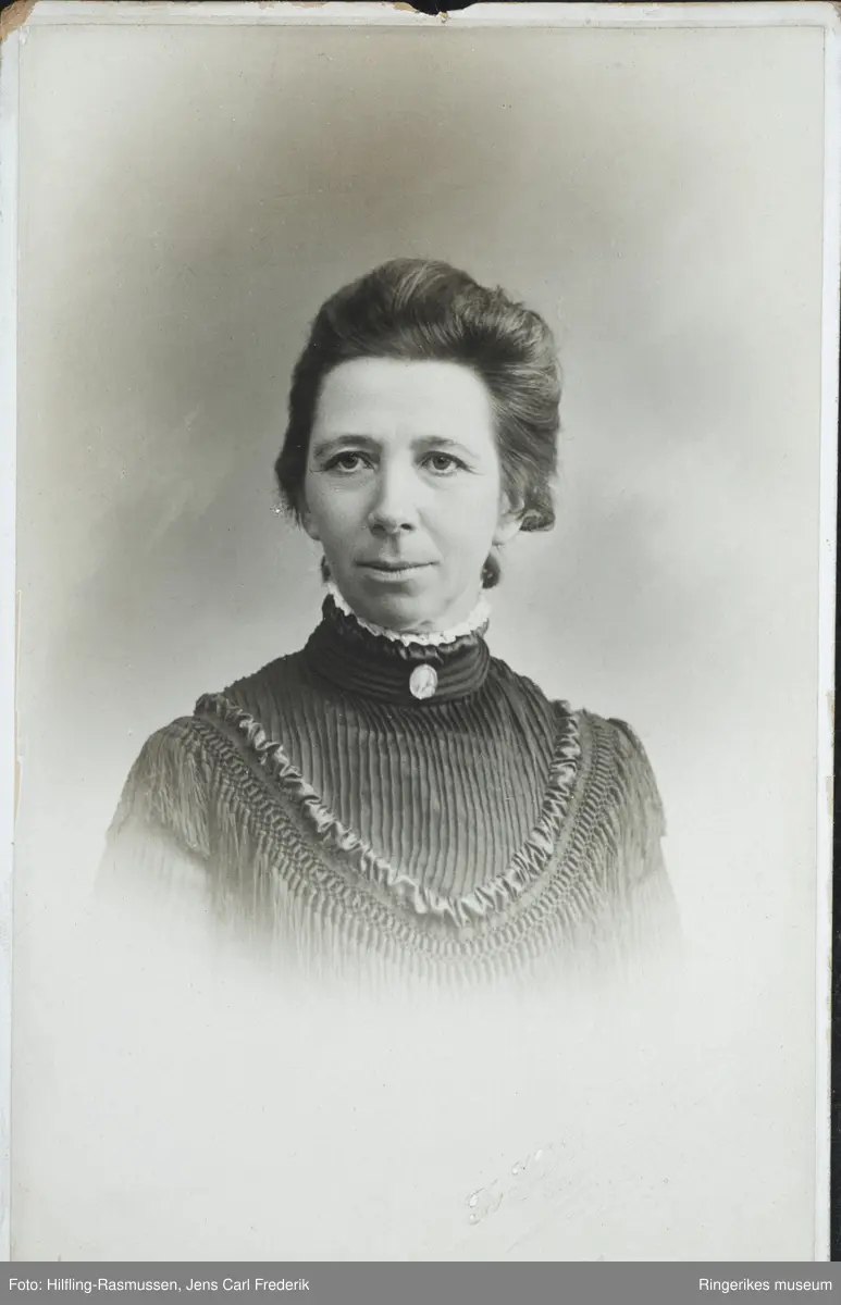 Portrett av kvinne (Marie Moe).