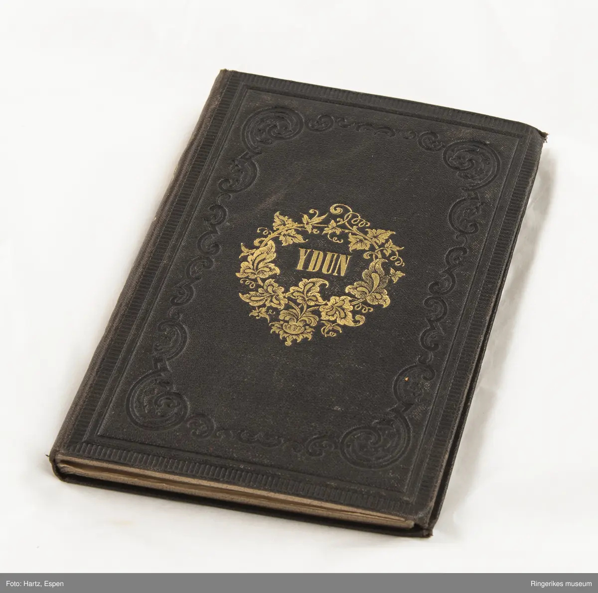 YDUN. Nordisk Studenterkalender 1873. Det norske studentersamfunds foranstaltning. Trykket i Christiania i 1872, i kommisjon his Alb. Cammermeyer. 152 sider.