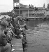 Simningen, 16/8 1942. 
Promovering av vinnaren vid simtävlingarna.