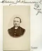 Född och i huvudsak uppvuxen i Västra Ed fann Alfred Nilsson sin första teologiska tjänst som vice pastor i Södra Vi 1871. Året därpå förflyttades han till Västra Eneby och vidare till Drothem. Från 1876 avancerad till komminister i Linköpings landsförsamling S:t Lars. I 40-årsåldern gift med Elin Odencrantz, bördig från Stockholm. Äktenskapet varade i knappa tre år, ändat av Alfred Nilssons död 1887. Här uppskattningsvis porträtterad vid 1870-talets första hälft.