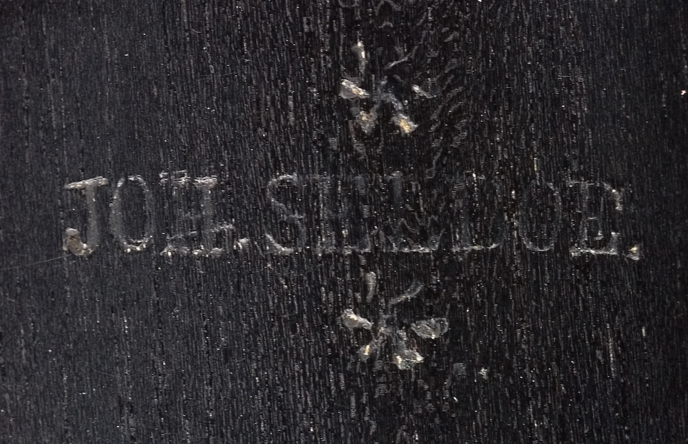 Tvärflöjt i ebenholts med silverringar. 5 delar. H-fot. Sprickor i munstycke och päron. 10 klaffar med bocklagring och kraftiga, runda plattor.