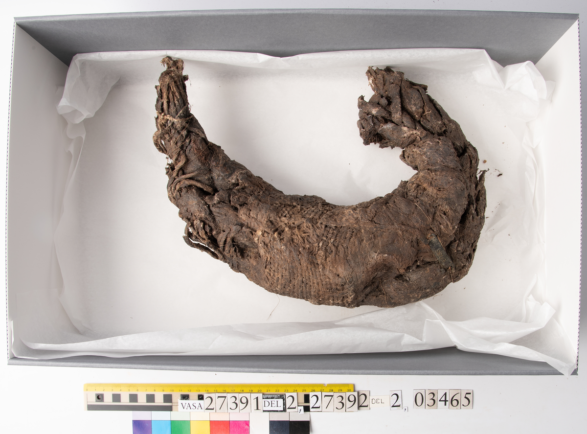 Tågvirke. Uppdelat i två delar.
Del 1: Bevarat sittande på fnr 03464
Del 2: Bevarat sittande på fnr 03465