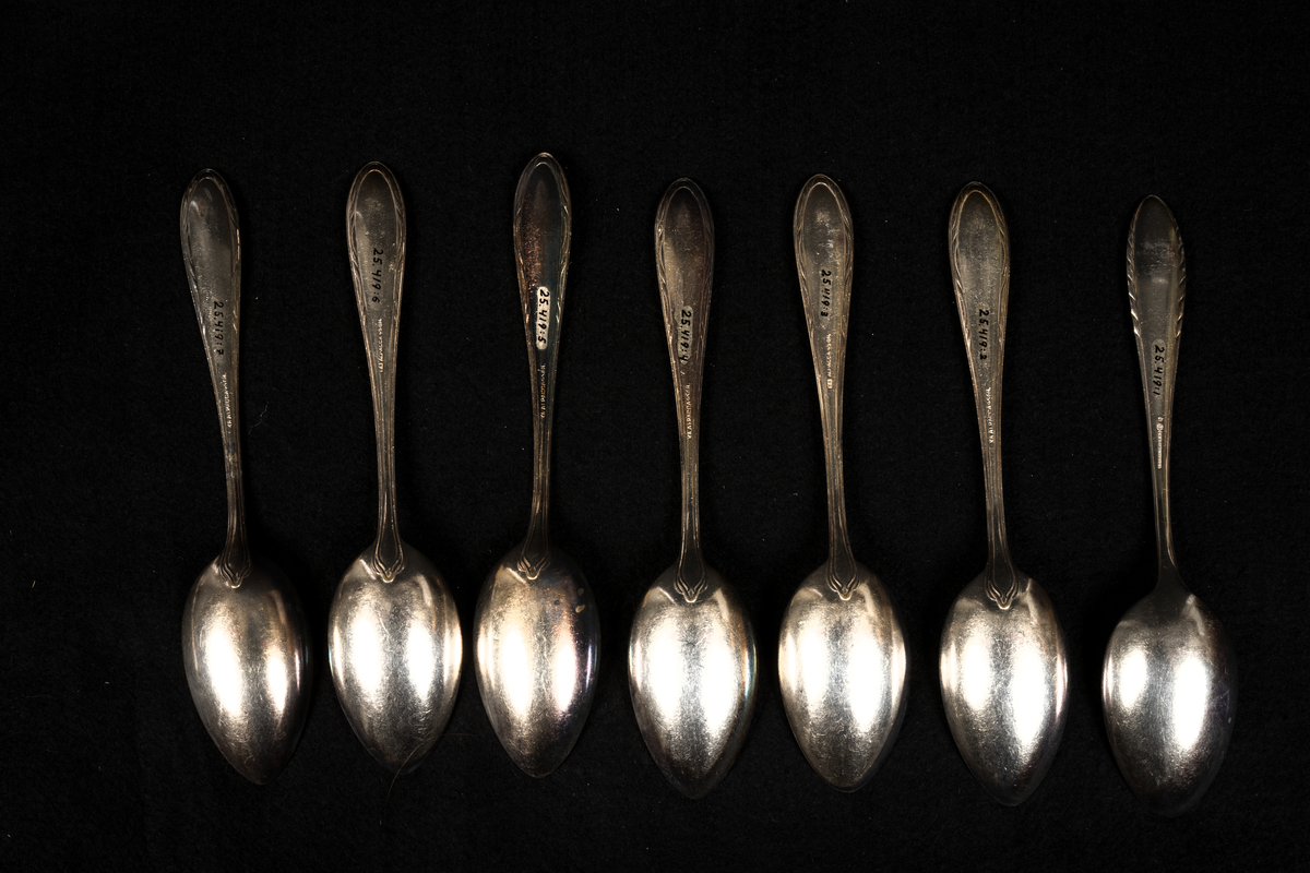 Sju stycken matkedar.