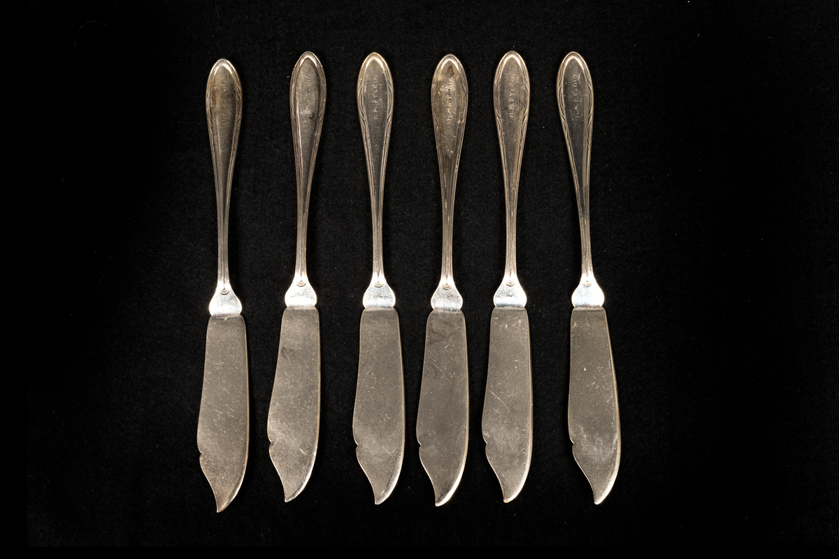 Sex stycken fiskknivar.
