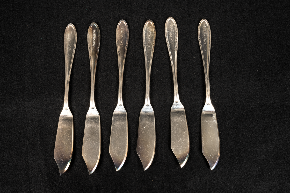 Sex stycken fiskknivar.