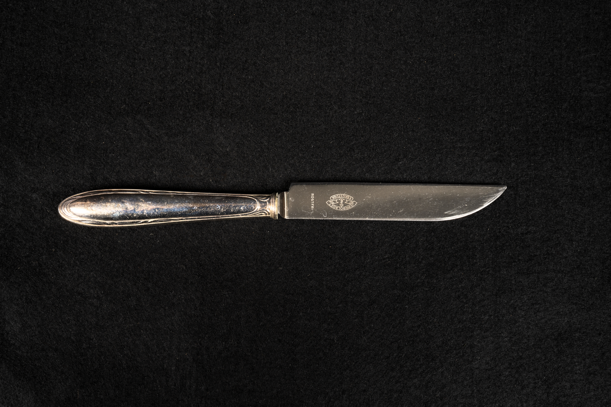 Matkniv av alpacka legering.