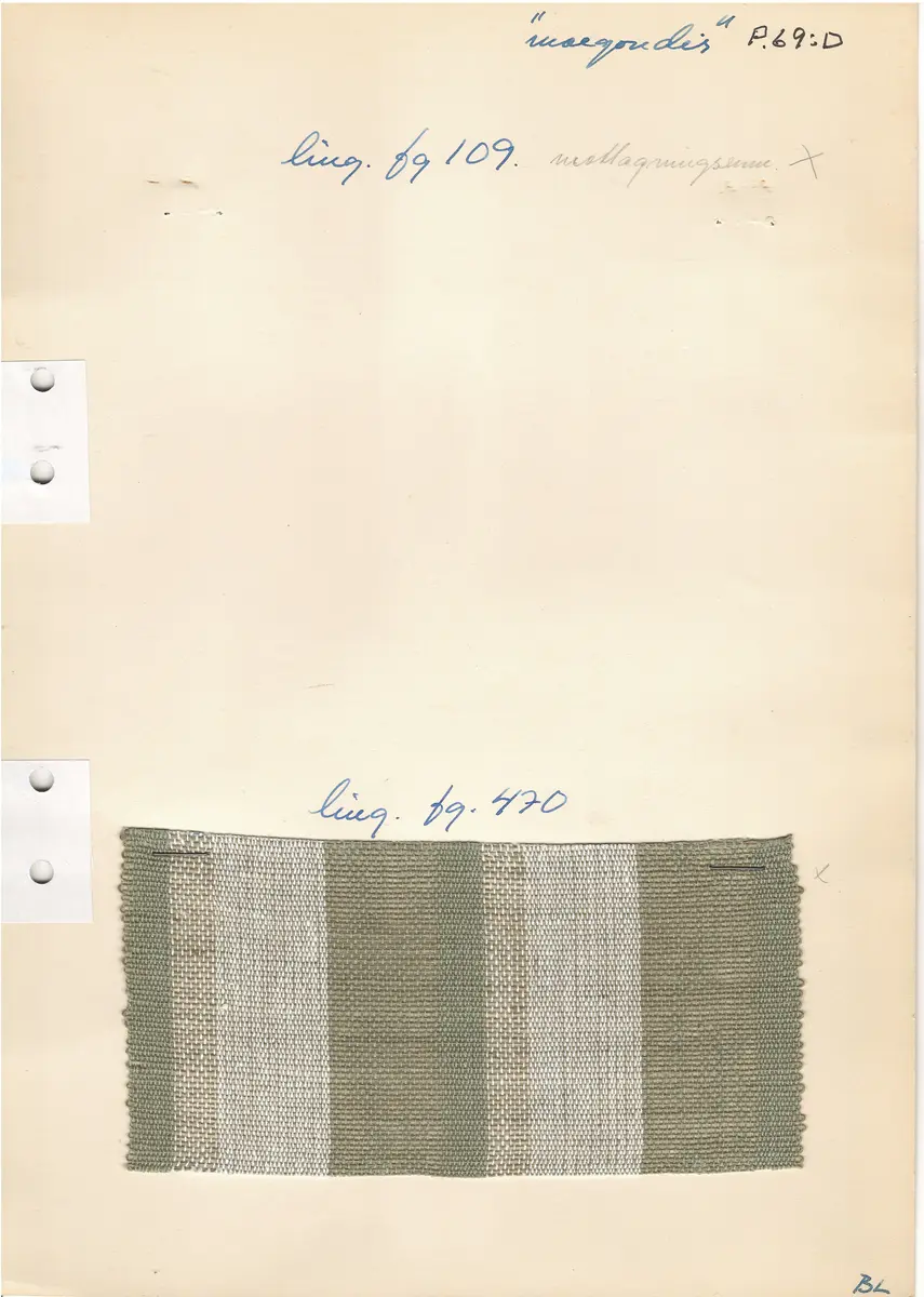 Vävprover samt vävsedel till randig gardin i tuskaft med varp i bomull och inslag i lin. 

