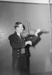 Sigbjørn Bernhoft Osa holder konsert på Silngsaker skole