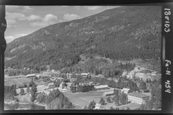 Nesbyen Dampsag, Kåre Olsens hus, Briskebyen. Bak saga sees 