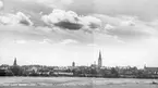 Vy mot Linköping med Domkyrkan. Fotot är taget från gården Gumpekulla, där Linköpings ishall ligger idag.