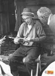 Bror Emilsson Voxnabruk visar hantverk
Albin: På Persmässan 