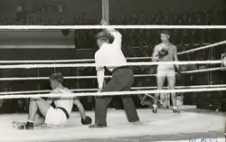 Mölndals Boxningsklubb. Erik Ågren i ringen 1937