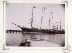 Skonert VERITA vid kaj 1900