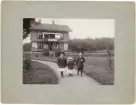Syskonen Dahlgren, sommarnöje i Marielund, Uppland 1898