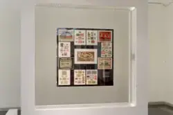 Delar ur den rika samlingen av tändsticksasketiketter visade