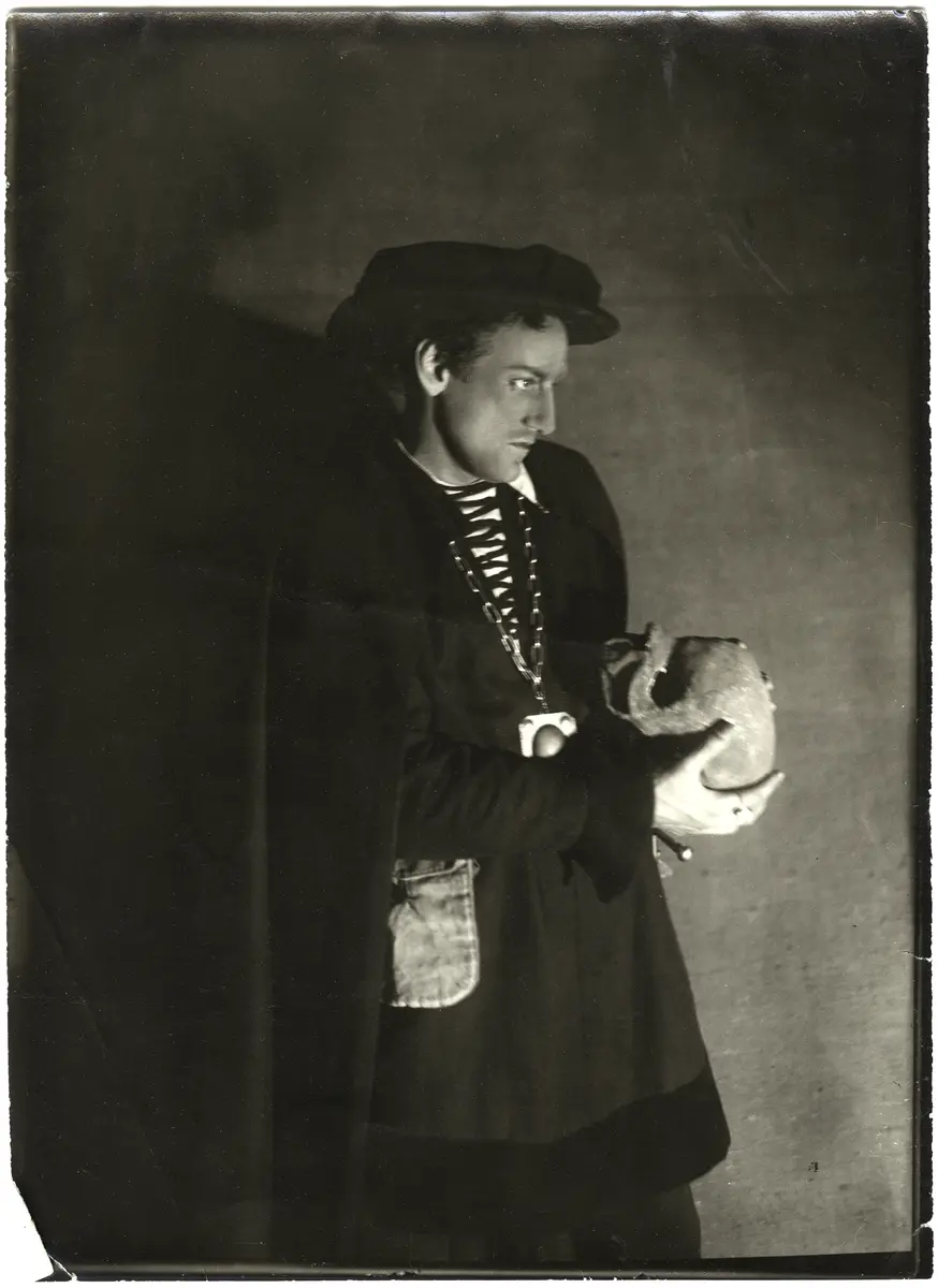 Rollporträtt av Gabriel Alw (1889-1946) som Hamlet, 1920.