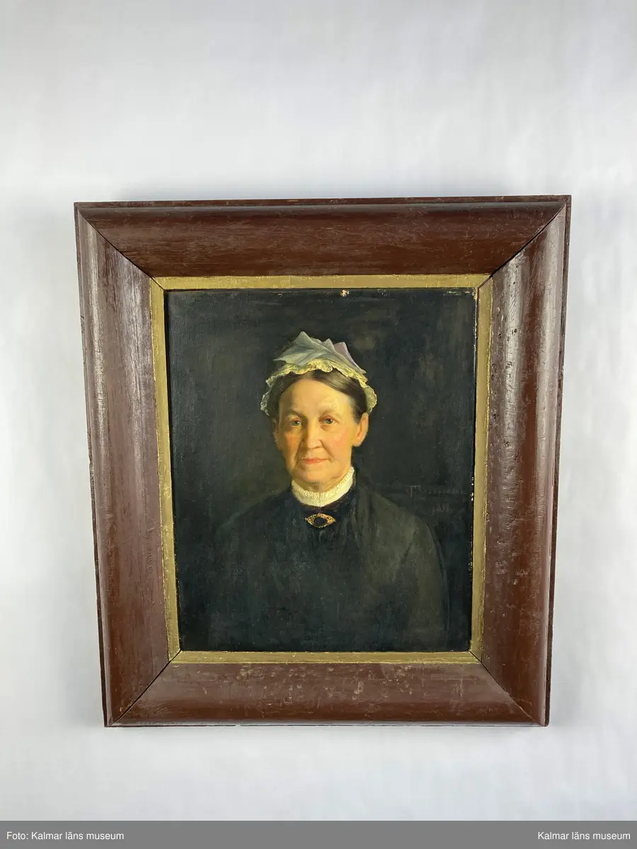 Olja på duk föreställande en kvinna med uppsatt hår, blå hätta och svarta kläder, Curt Stoopendaals farförälder.