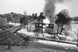 Brandkåren eldar upp fastighet på Nynäsvägen 14