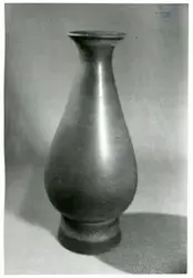 Golvvas i grön och blå glasyrer från Bo Fajans, formgivare E