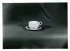 Kaffekopp med fat från Bo Fajans, omkring 1900-talets mitt.