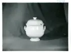 Soppskål med lock från Bo Fajans, omkring 1900-talets mitt.